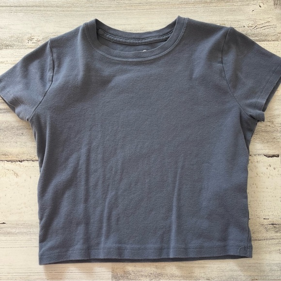 Hollister Baby Tee Bundle - Picture 2 of 5